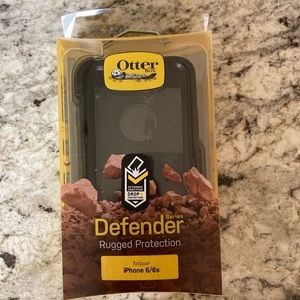 OtterBox: Like New Defender Series Rugged Protection - iPhone 6/6s Case- Black